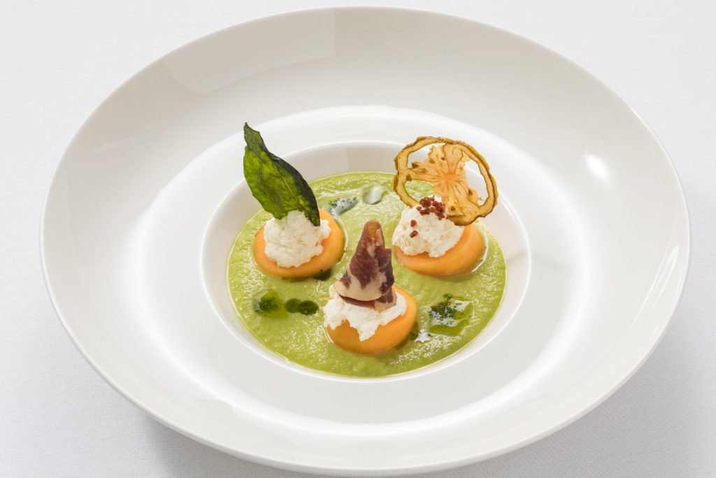 steffen-traiteur-luxembourg-mariage-entree-gaspacho-feves-melon-jambon-LISANTO