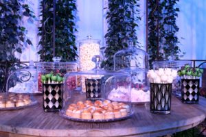candy-bar-mariage-dessert-piece-montee-wedding-cake-steffen-traiteur-luxembourg-belgique-france-catering-caterer-wedding-donuts-wall